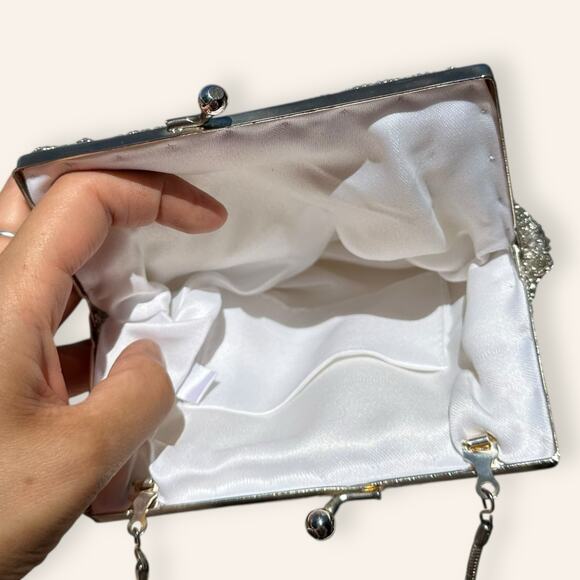 VTG Beaded Silver Kiss Lock Purse and White Clutch Bundle - Picture 6 of 8